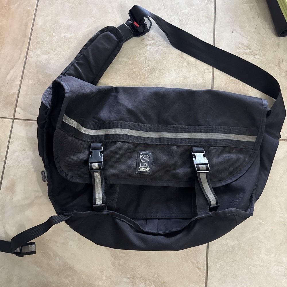 CHROME Citizen Messenger Bag Nylon Black Mens Shoulder Crossbody Travel